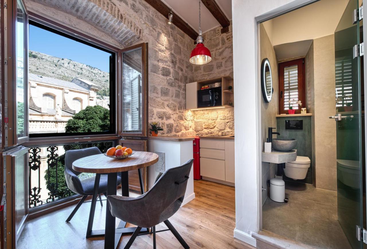 Laus Apartment *