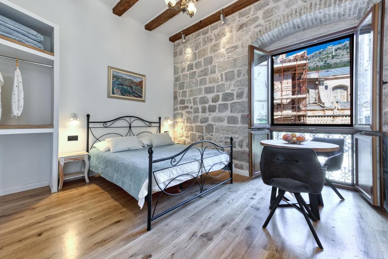 Laus Apartment *