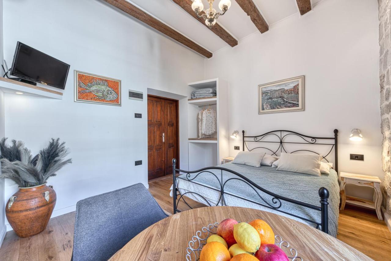 Laus Apartment *