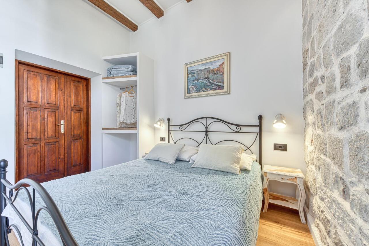 Laus Apartment *